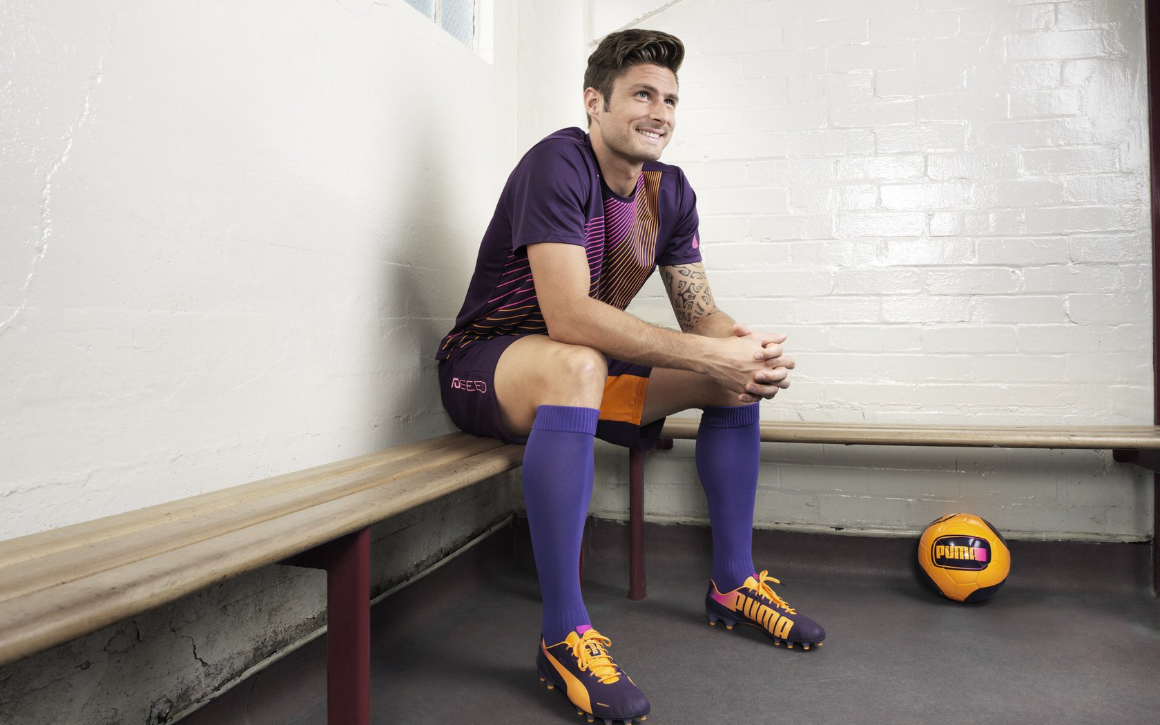 开云备用-塞尔·拉恩：全黑队进攻中的快攻专家，每次带球突破都充满威胁